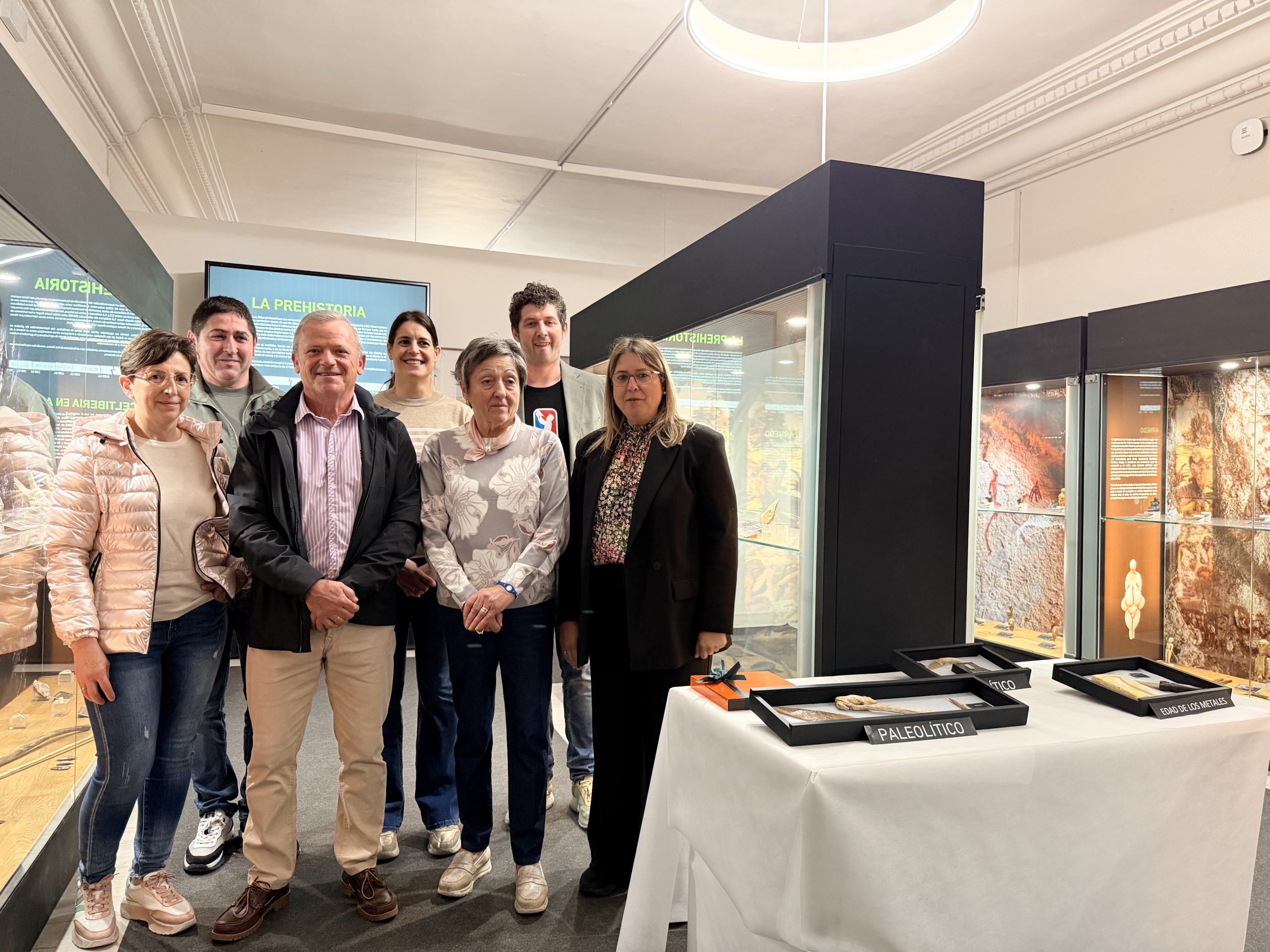 Pastelería La Clavelina dona una colección de nueve piezas prehistóricas al Museo de Ciencias Naturales de Arnedo
