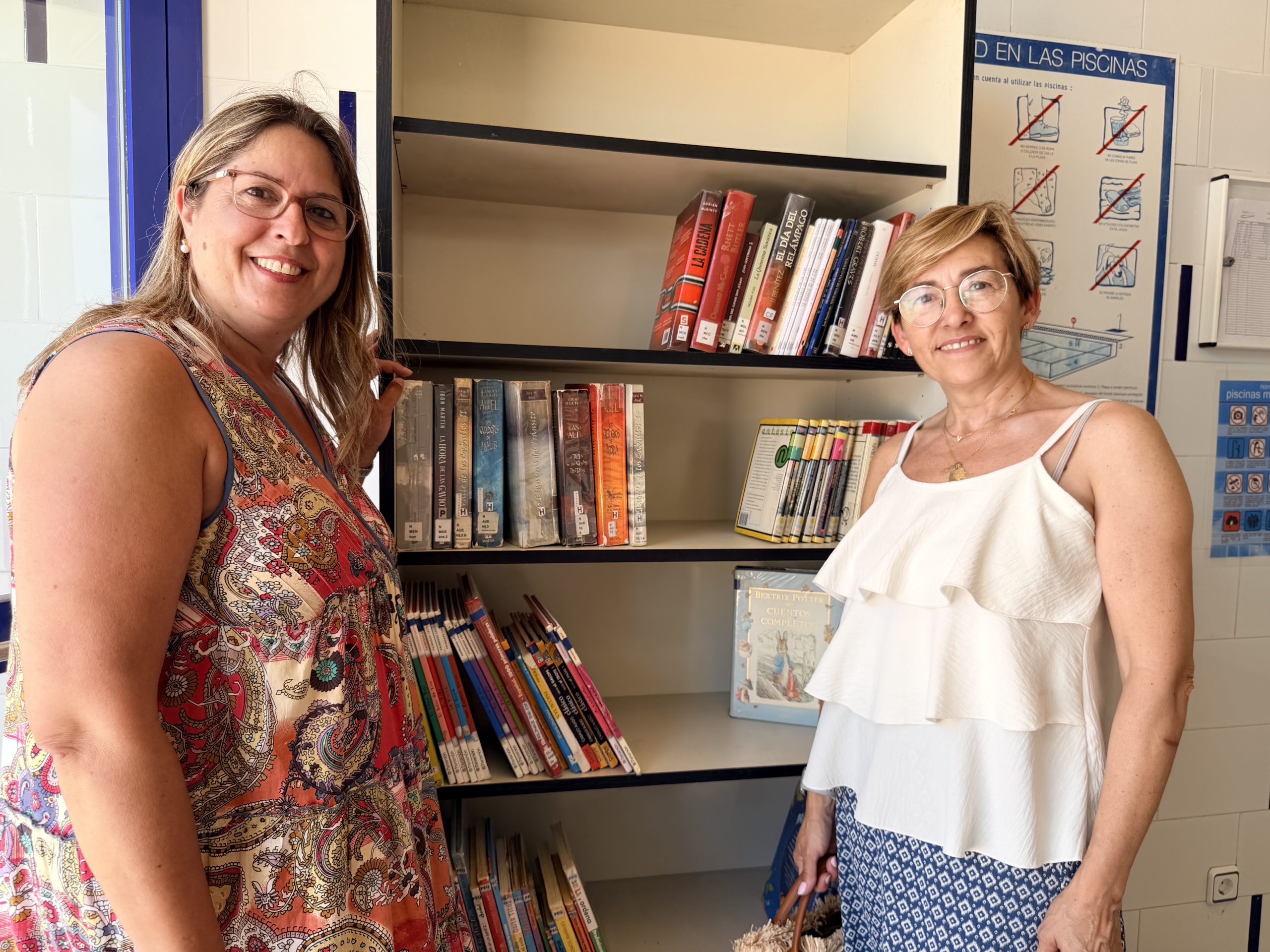 La Biblioteca Municipal incorpora un punto de lectura en las piscinas municipales