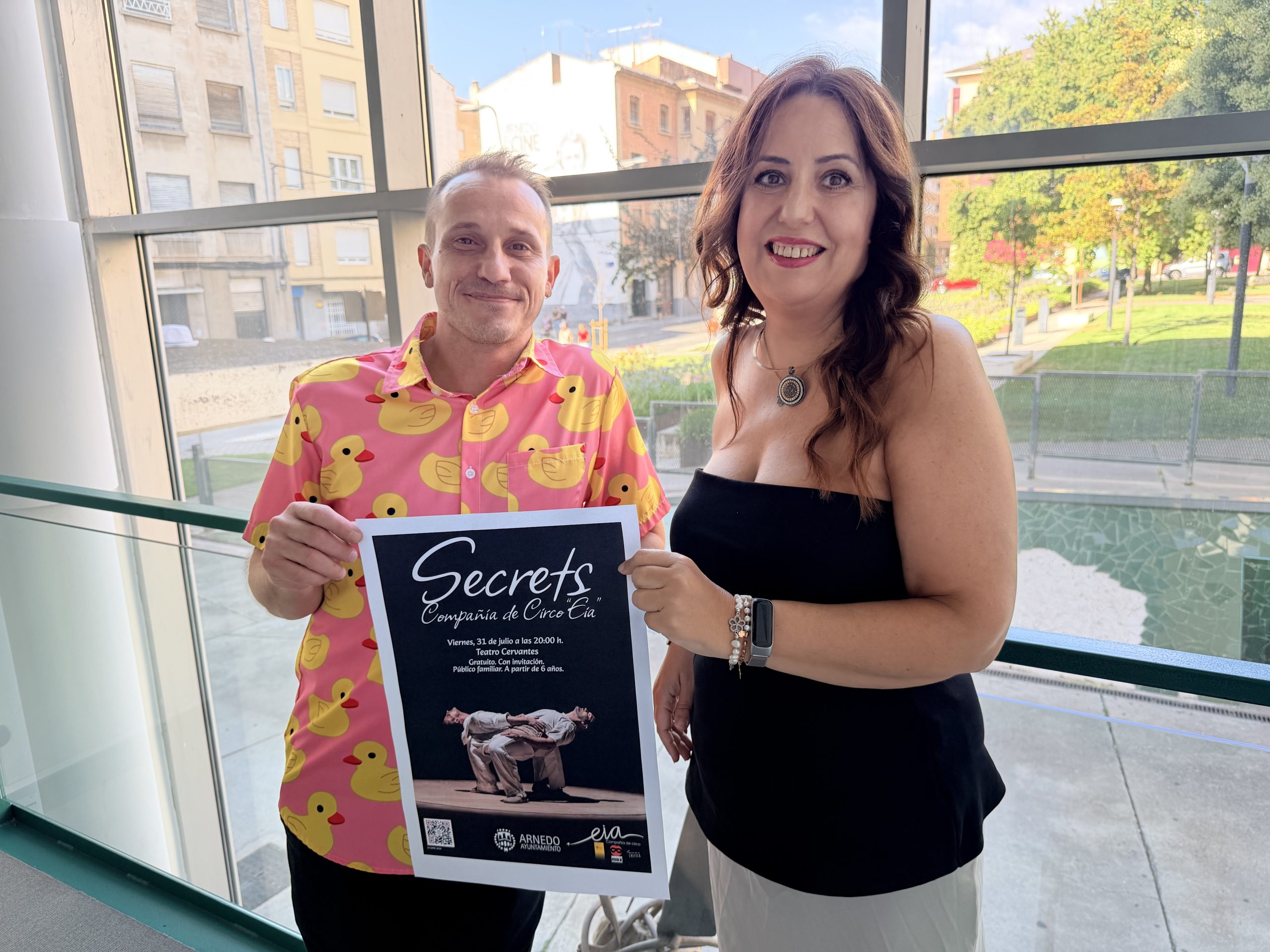 Vuelven al Teatro Cervantes Armando Rabanera y la Compañía de Circo “eia” con «Secrets», un viaje acrobático sobre el paso del tiempo.