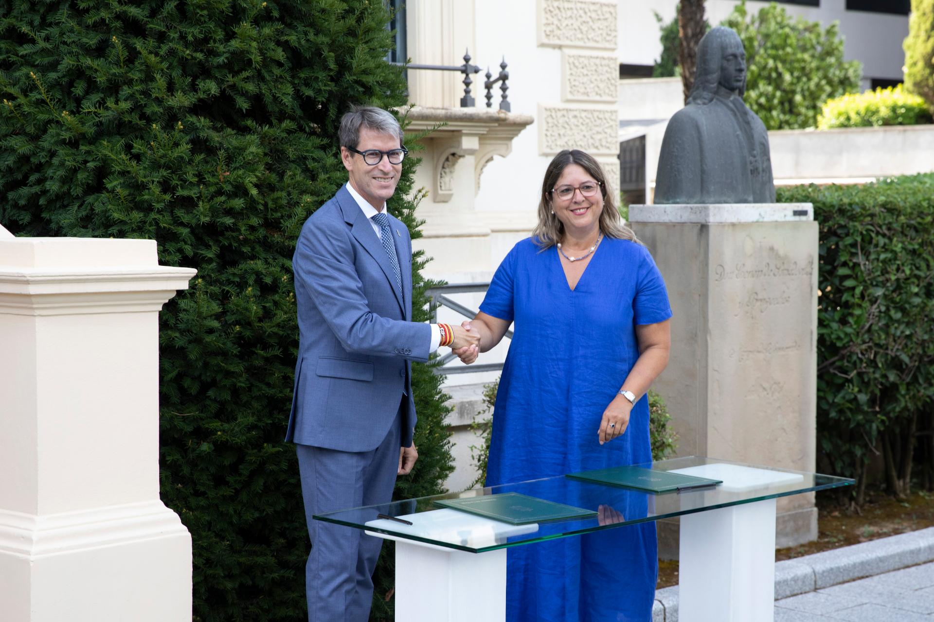 La Alcaldesa de Arnedo participa en la firma de los convenios de cabeceras de comarca